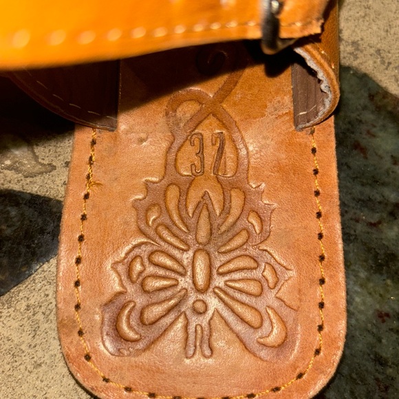 Genuine raw leather flat sandal size 37 = US 6- 6.5 - Picture 5 of 6